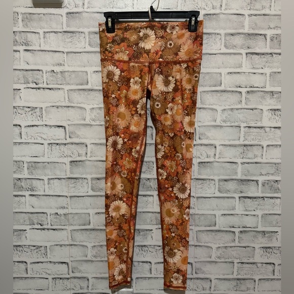 TEEKI Sisters of the Sun print hot Pants Leggings Size Small ~NWOT Made In USA S - Picture 1 of 4